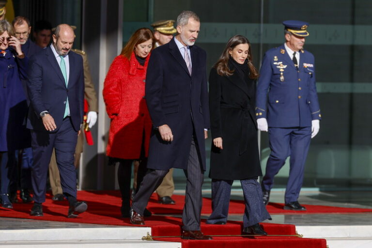 Un Toast Reale: Filippo VI e Letizia Conquistano il Cuore dell'Italia