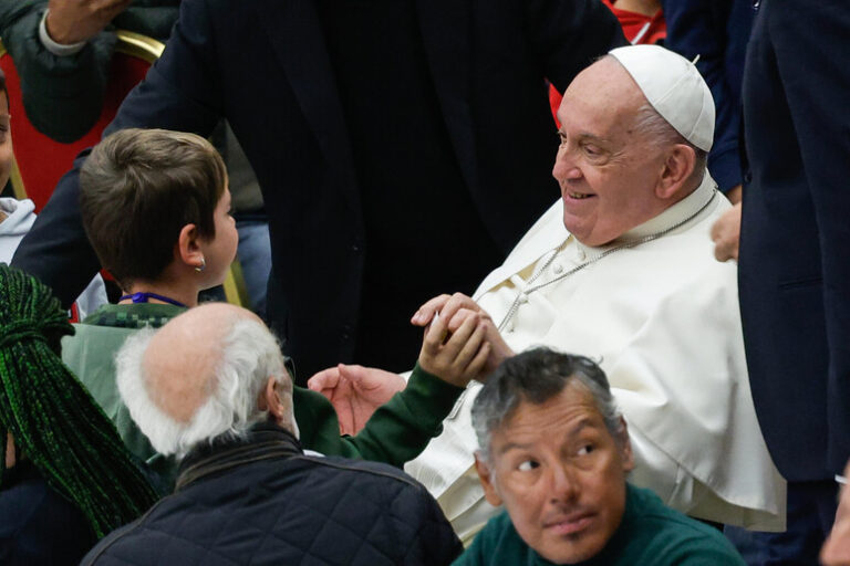 Dal Bullismo alla Guerra: Il Monito del Papa per Un Futuro di Pace