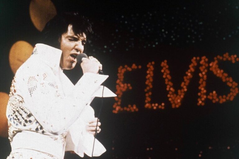 Elvis a 90 Anni: Tra Mito Immortale e Scommesse Surreali