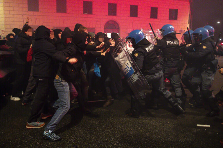 Fiamme di Protesta: Da Roma a Bologna, l'Eco del Dolore per Ramy Scuote l'Italia