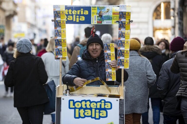 Il Gioco che Unisce l'Italia: Boom di Vendite per la Lotteria Italia 2024