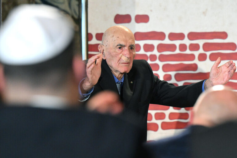 Il Silenzio che Parla: Gli Ultimi Testimoni della Shoah