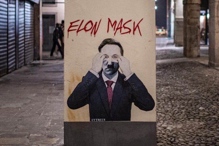 Il Volto Oscuro della Tecnologia: Street Art a Padova Mette in Discussione Elon Musk