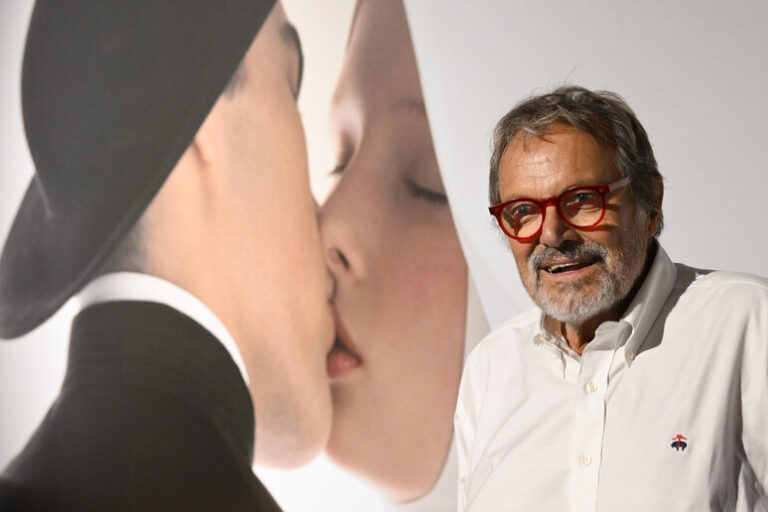 L'Ultimo Scatto di Oliviero Toscani: Addio al Visionario della Fotografia