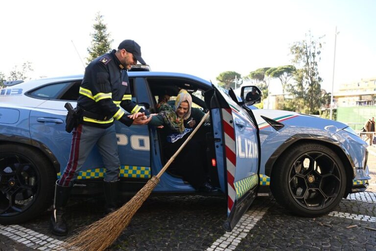 Quando la Magia incontra la Velocità: una Befana in Lamborghini al Policlinico Gemelli