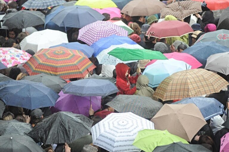 Quando la Pioggia Fa il Record: 216 mm in Lunigiana Scatenano l'Allerta Arancione