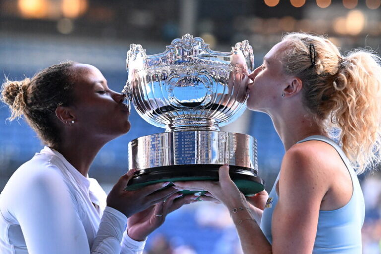 Regina del Doppio e una Nuova Stelle: Siniakova e Townsend Dominano a Melbourne