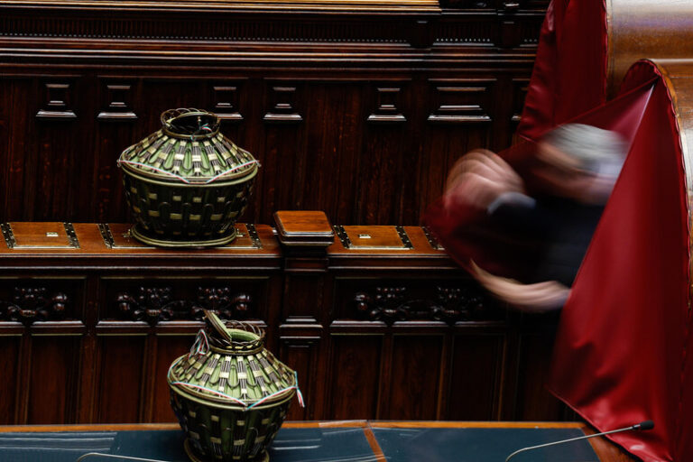 Scacco Matto alla Consulta: Il Parlamento si Riunisce per una Mossa Cruciale