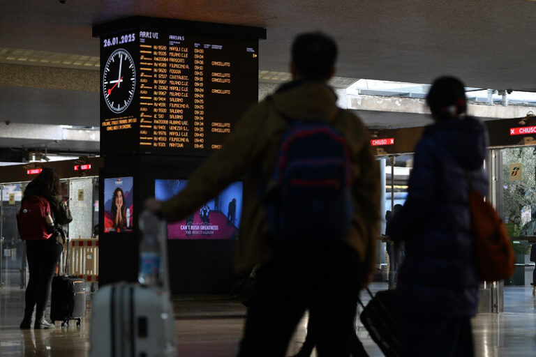 Sciopero dei Treni: Un'Adesione che Fa Storia e Mette in Crisi le Ferrovie