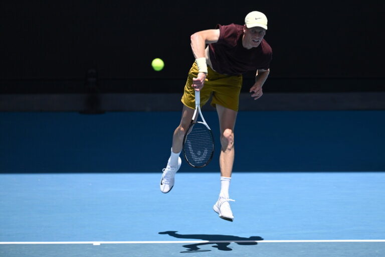 Sinner Scatenato all'Australian Open: Un Inizio da Campione