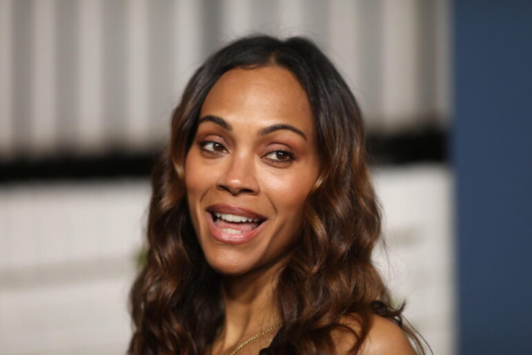 Zoe Saldana Splende ai Golden Globes: Trionfa Come Miglior Attrice Non Protagonista