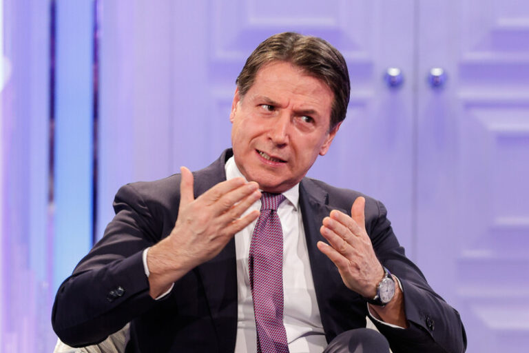 Giuseppe Conte e la Legge: Un Discorso di Uguaglianza da Palcoscenico Nazionale