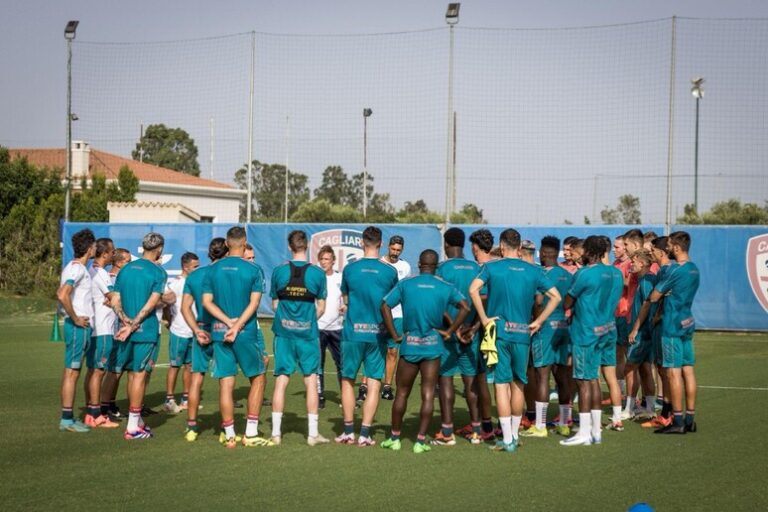 Il Cagliari Scende in Campo con il Cuore: Sold Out e Allenamento a Porte Aperte