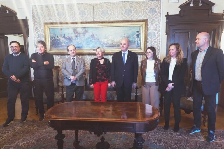 Il Gigante delle Assicurazioni Abbraccia il Patrimonio di Trieste: Generali Acquista il Palazzo Carciotti