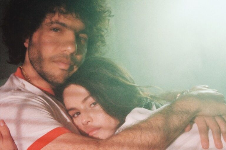 Selena Gomez e Benny Blanco: Un Duo Inaspettato Scuote il Mondo della Musica con "I Said I Love You First"