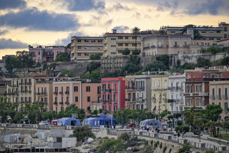 Sveglia Sismica ai Campi Flegrei: Napoli Trema di Primo Mattino