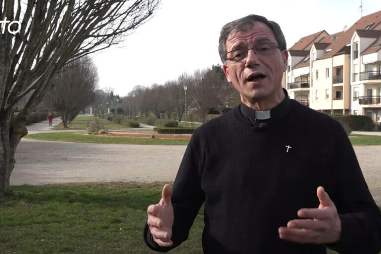 Un Passo Avanti nella Chiesa: Il Parroco di Angers Sale al Vescovado