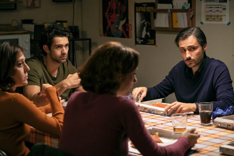 Un'insolita Famiglia Arriva su Netflix: Emozioni e Risate in "Storia della mia Famiglia"