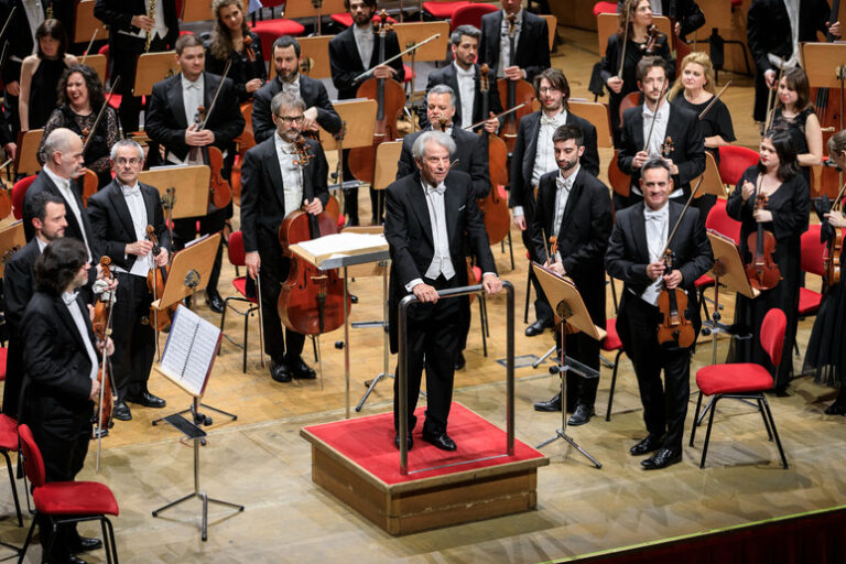 Brahms Risuona a Bologna: Il Requiem Tedesco Torna con un Tocco di Maestro