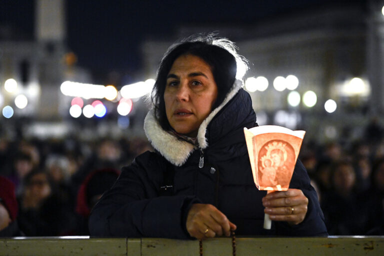 Respiro di Sollievo in Vaticano: La Notte Serena del Papa Post-Crisi