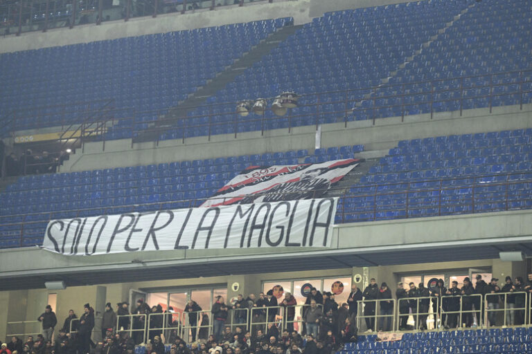 Rivolta a San Siro: Ultras del Milan Chiedono Cambi al Vertice