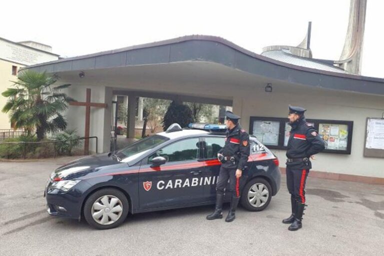 Tragedia Familiare a Riva del Garda: Notte di Dolore e Mistero