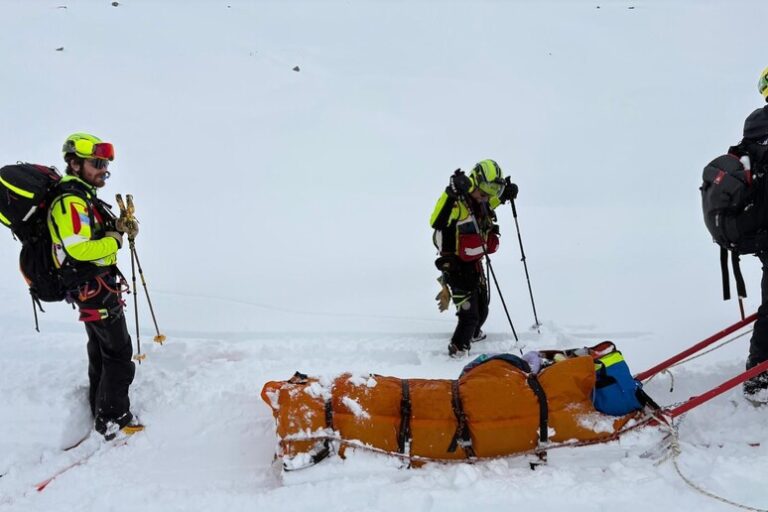 Tragedia tra i Monti: Valanga a Cortina Rivendica Due Vite