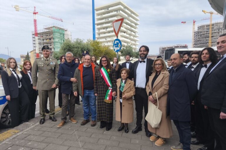 Un Girasole per Elisa: Salerno Celebra la Memoria e il Coraggio