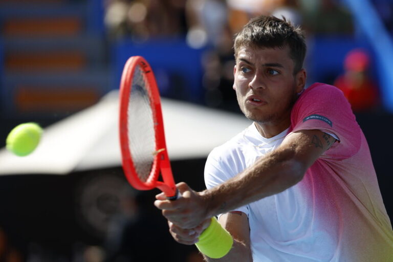 Un'Aspra Battaglia nel Deserto di Indian Wells: Cobolli e Nardi Dicono Addio al Primo Turno